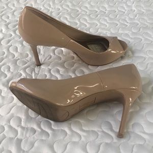 Nude peep toe pumps